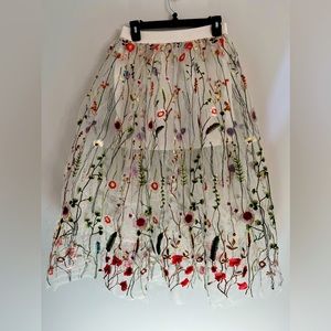 Miss avenue white floral skirt not worn out still with tag!😍❤️